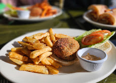 Jumbo lump crab cake with hand-cut fries